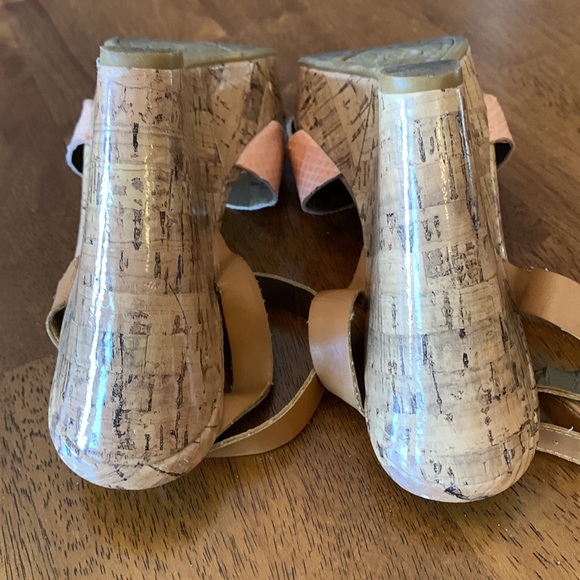 SAM & LIBBY faux snakeskin peach and tan wedge sandals - Picture 7 of 8